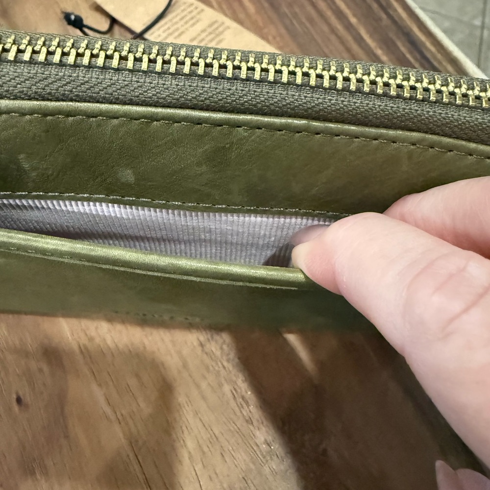 NWT Margot New York Olive Green Leather Wallet - Picture 3 of 9